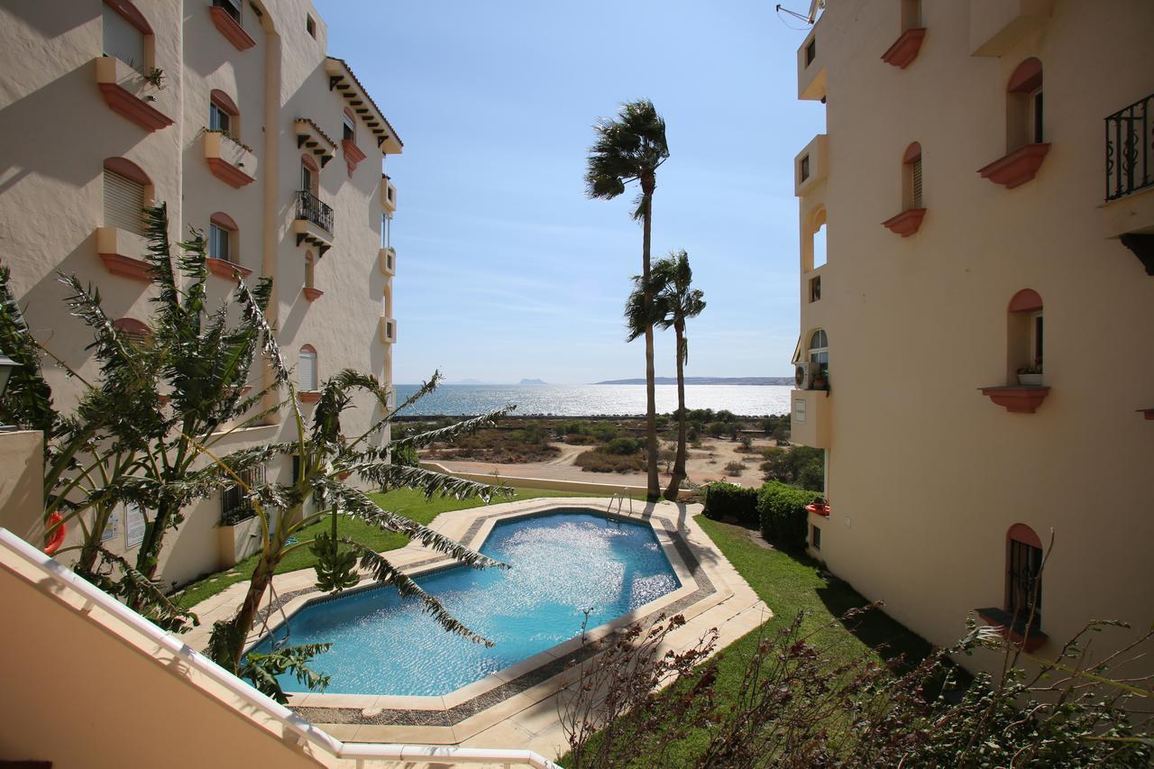 Marina Bay Playa Del Cristo Lägenhet Estepona Exteriör bild